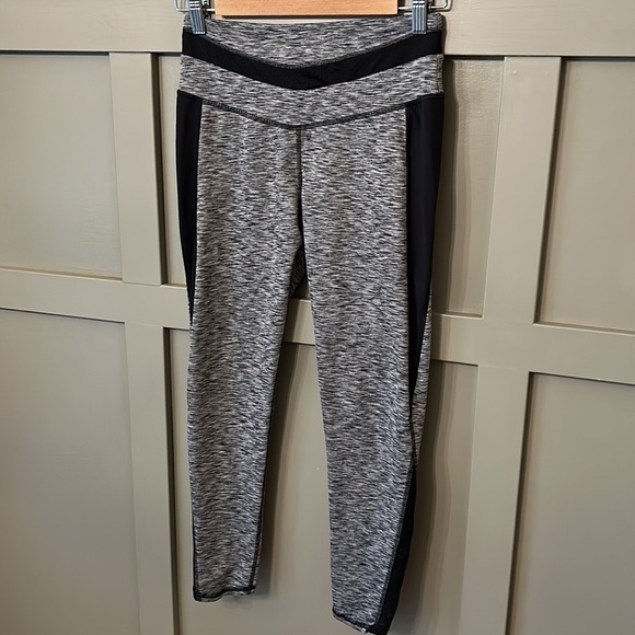 Manduka Mesh Crop Yoga Leggings Heather Gray Black Size Small - Picture 8 of 12